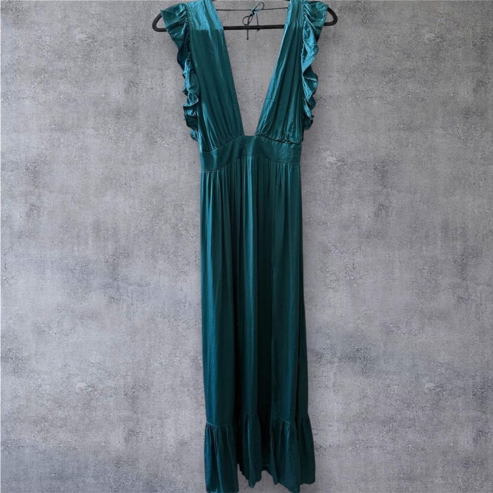 Stillwater sold by Revolve drapes perfectly size Sm. - Picture 4 of 11